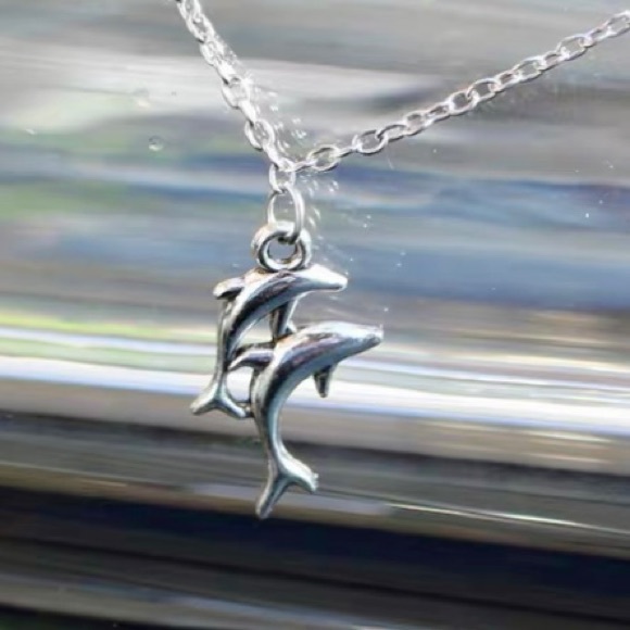❣️$25/3❣️ Dolphin Couple Pendant Necklace - Picture 5 of 9